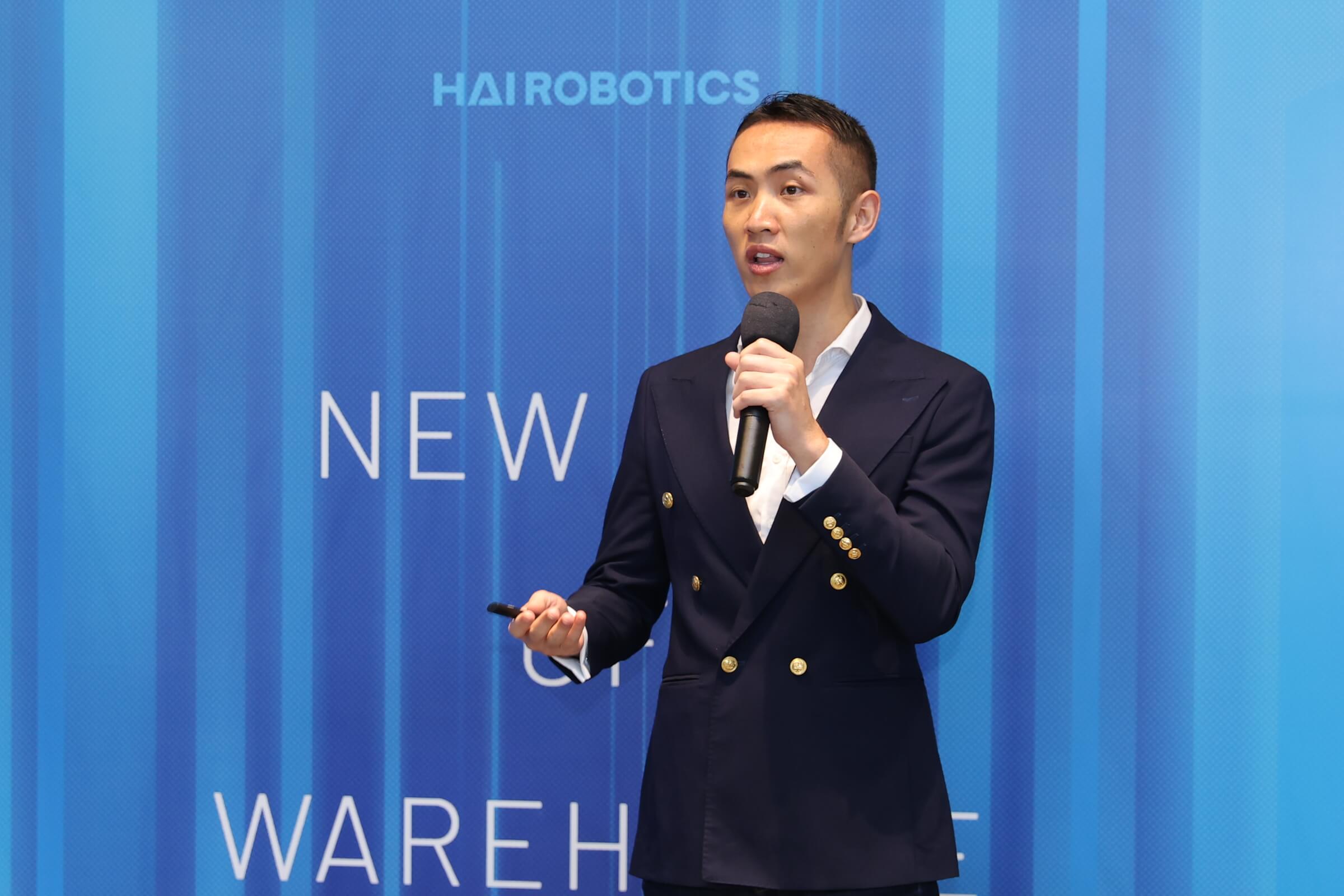 Nathan Zeng, President of Hai Robotics SEA and ANZ, giving opening speech
