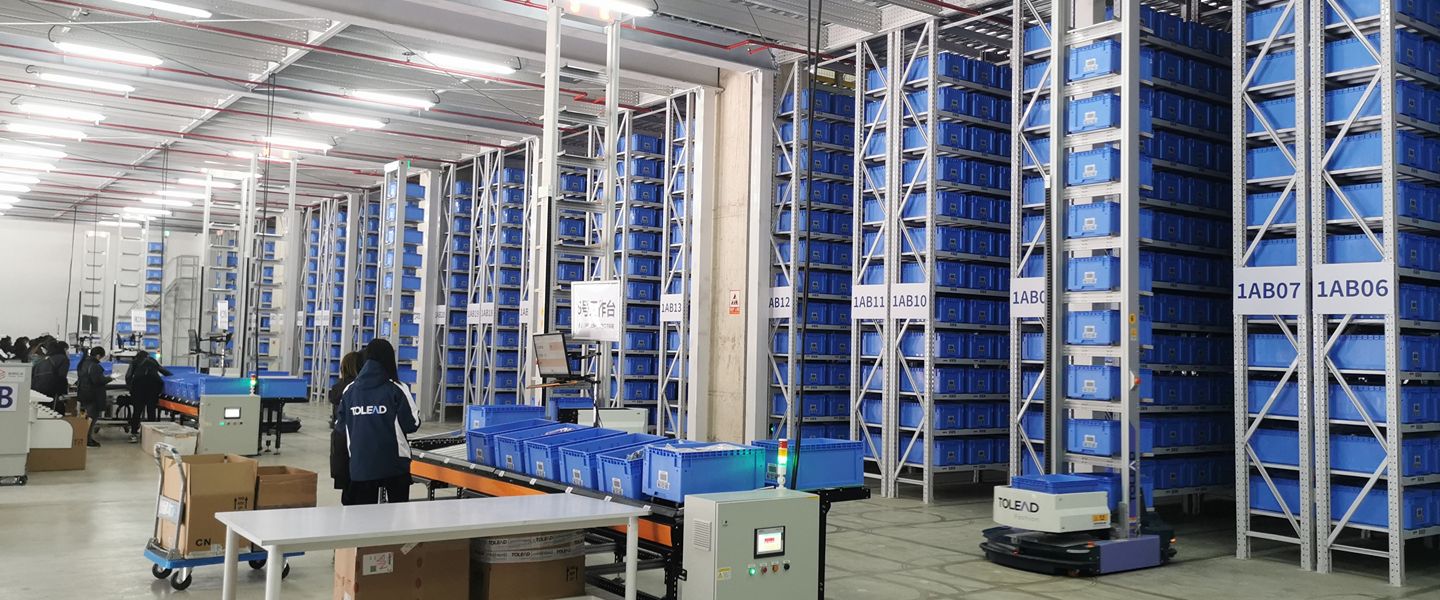 TOLEAD 물류 회사 의류 창고 프로젝트 HAI ROBOTICS
