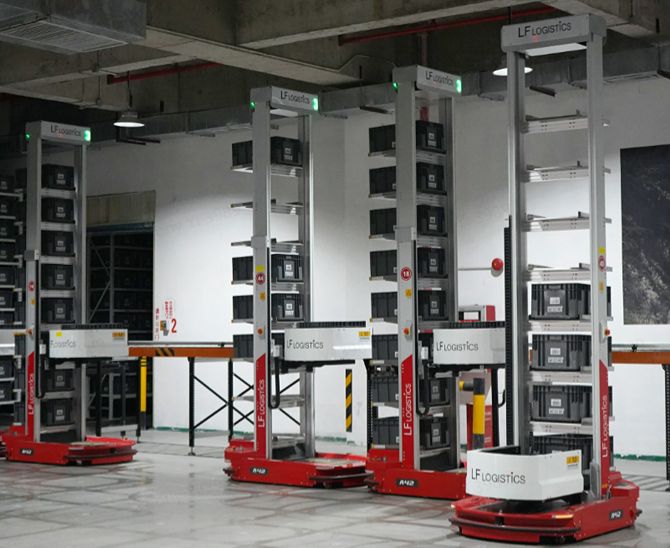 LF logistics apparel warehouse robots